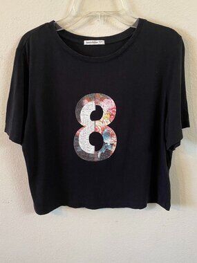 METERS/BONWE MEDIUM (US 8-10) BLACK SHORT-SLEEVE CROP TOP GRAPHIC T-SHIRT
